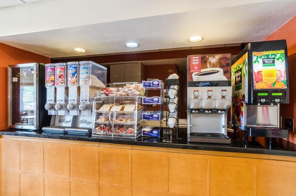 Econo Lodge Inn & Suites I-35 At Shawnee Mission Силвър Спринг Екстериор снимка