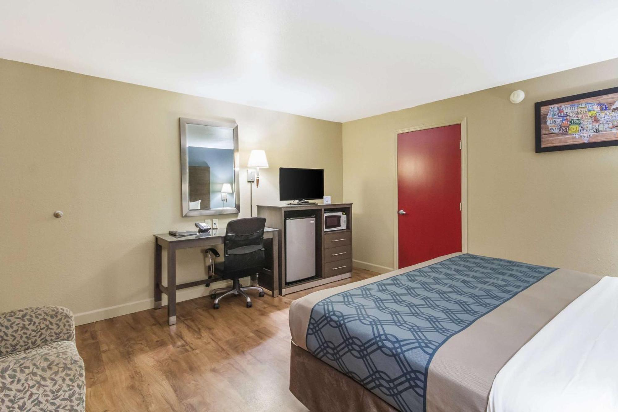 Econo Lodge Inn & Suites I-35 At Shawnee Mission Силвър Спринг Екстериор снимка