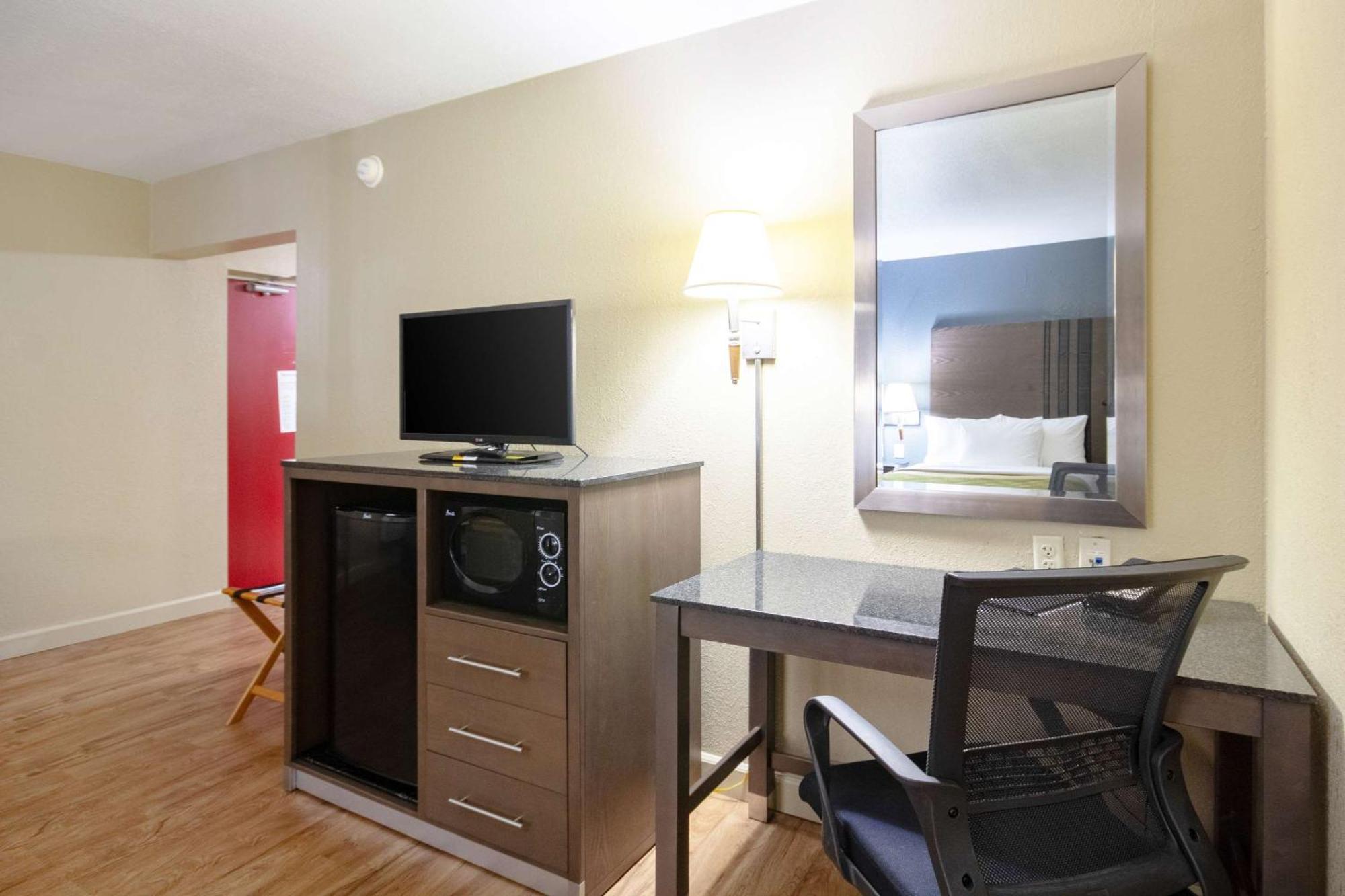 Econo Lodge Inn & Suites I-35 At Shawnee Mission Силвър Спринг Екстериор снимка