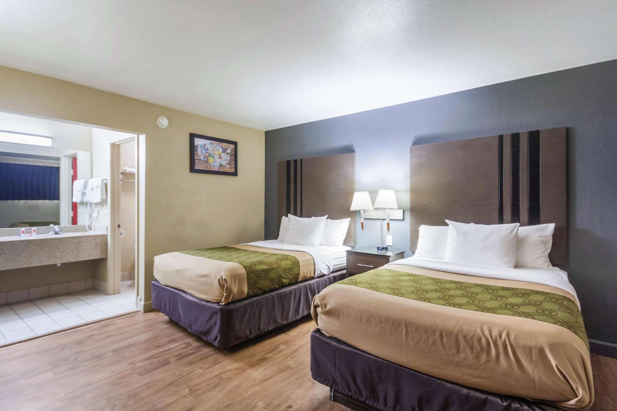 Econo Lodge Inn & Suites I-35 At Shawnee Mission Силвър Спринг Екстериор снимка