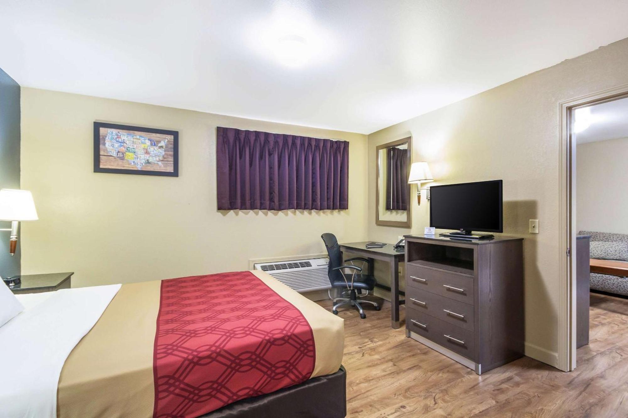 Econo Lodge Inn & Suites I-35 At Shawnee Mission Силвър Спринг Екстериор снимка