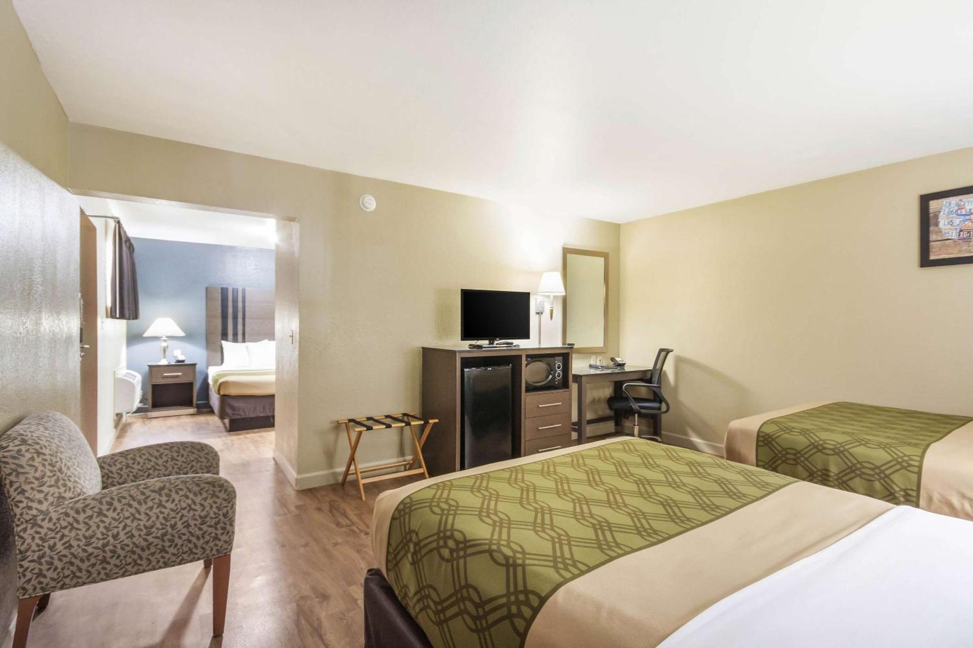 Econo Lodge Inn & Suites I-35 At Shawnee Mission Силвър Спринг Екстериор снимка