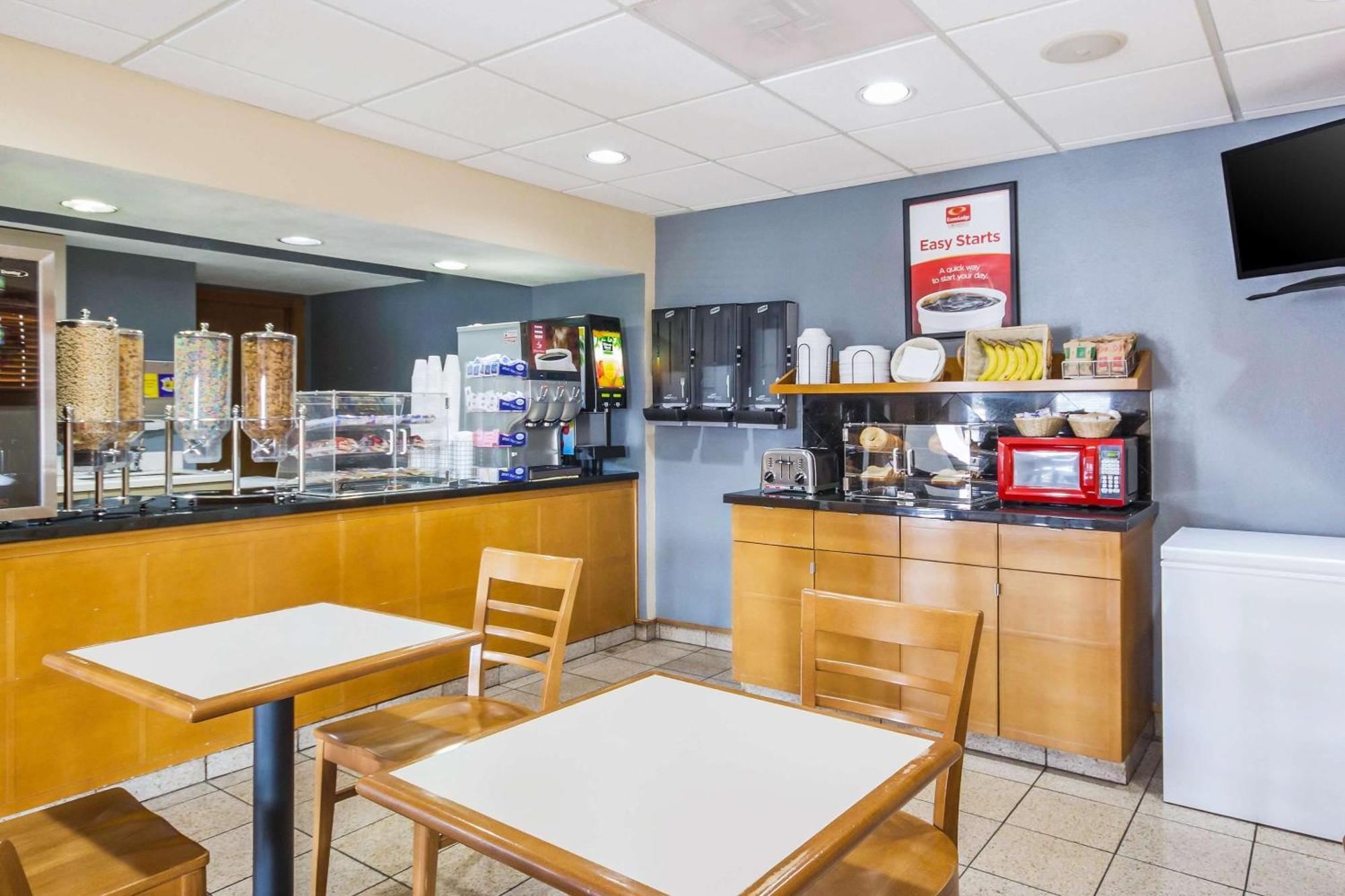 Econo Lodge Inn & Suites I-35 At Shawnee Mission Силвър Спринг Екстериор снимка