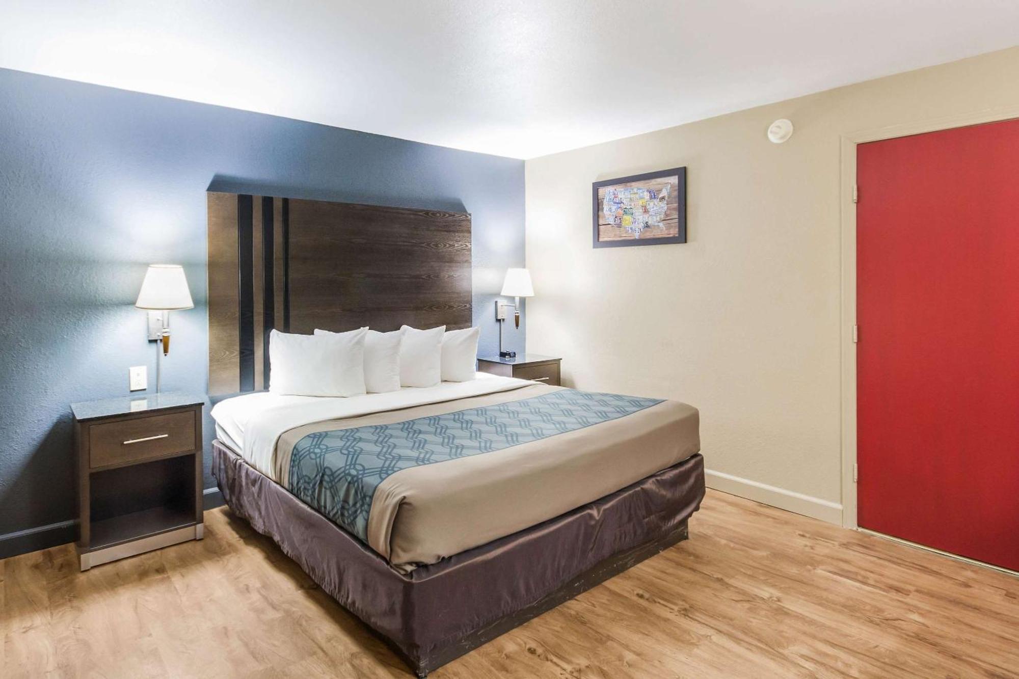 Econo Lodge Inn & Suites I-35 At Shawnee Mission Силвър Спринг Екстериор снимка