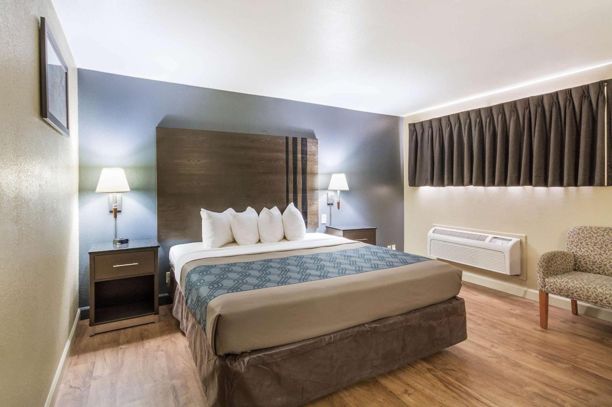 Econo Lodge Inn & Suites I-35 At Shawnee Mission Силвър Спринг Екстериор снимка