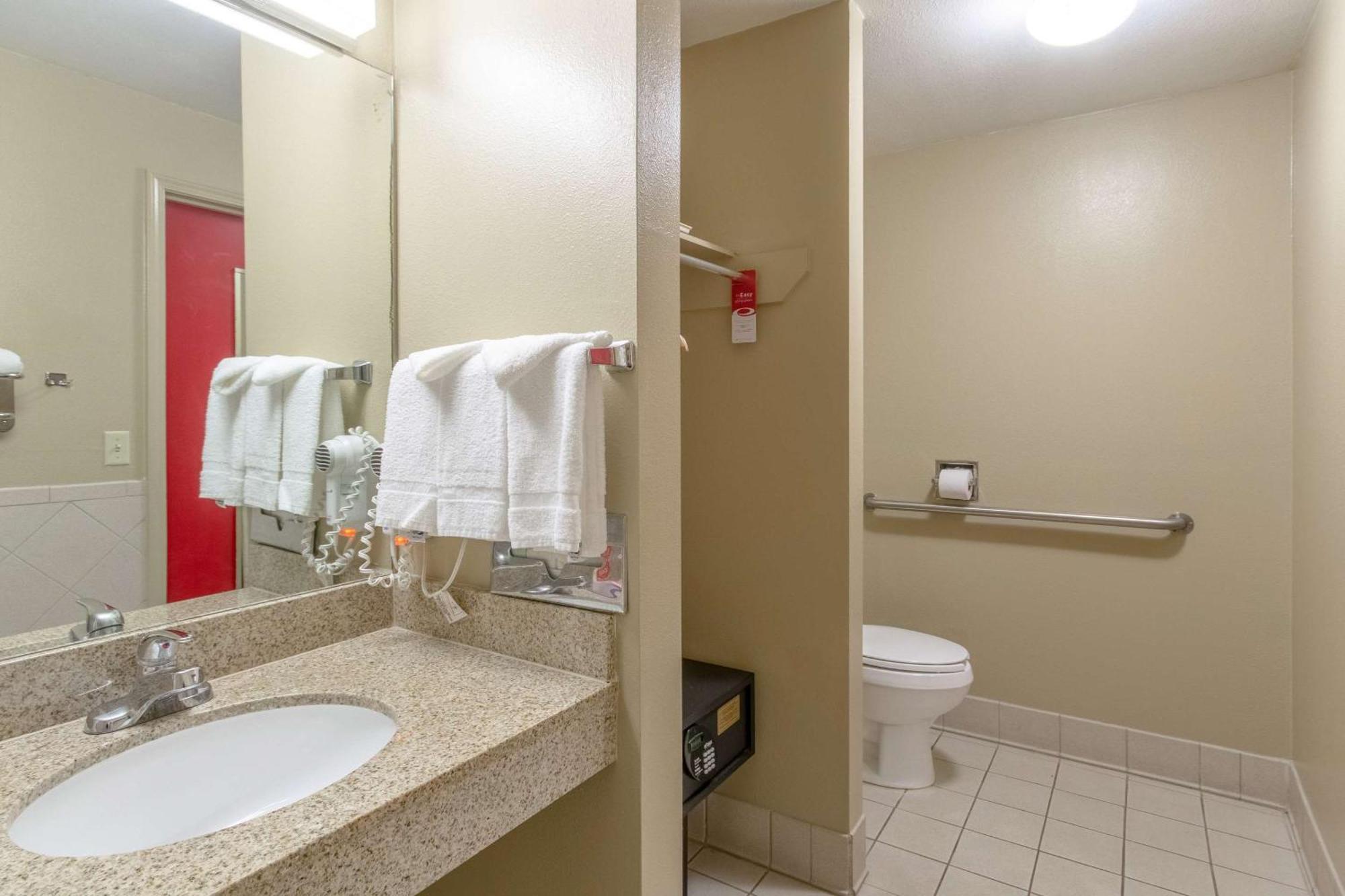 Econo Lodge Inn & Suites I-35 At Shawnee Mission Силвър Спринг Екстериор снимка