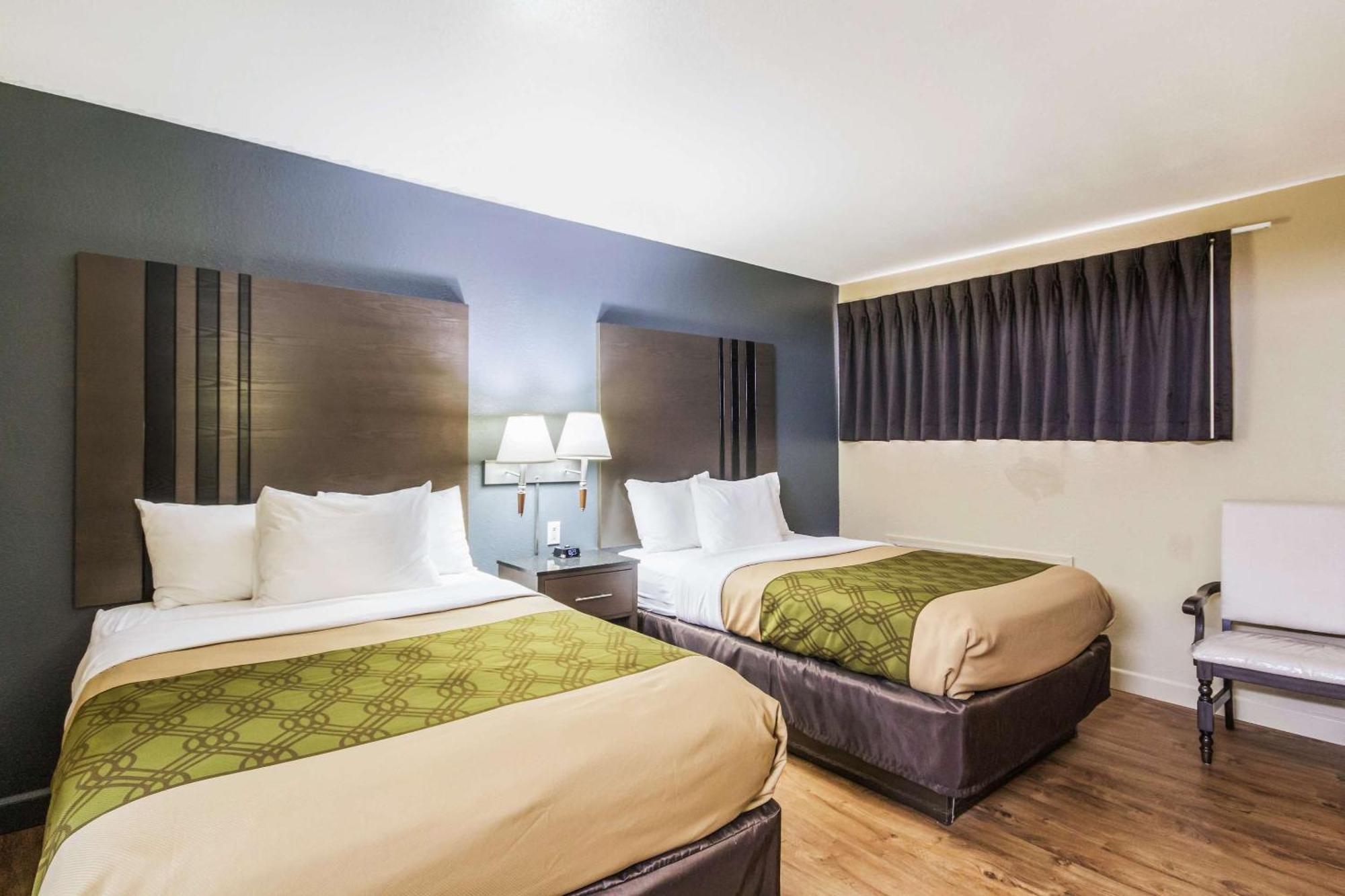 Econo Lodge Inn & Suites I-35 At Shawnee Mission Силвър Спринг Екстериор снимка