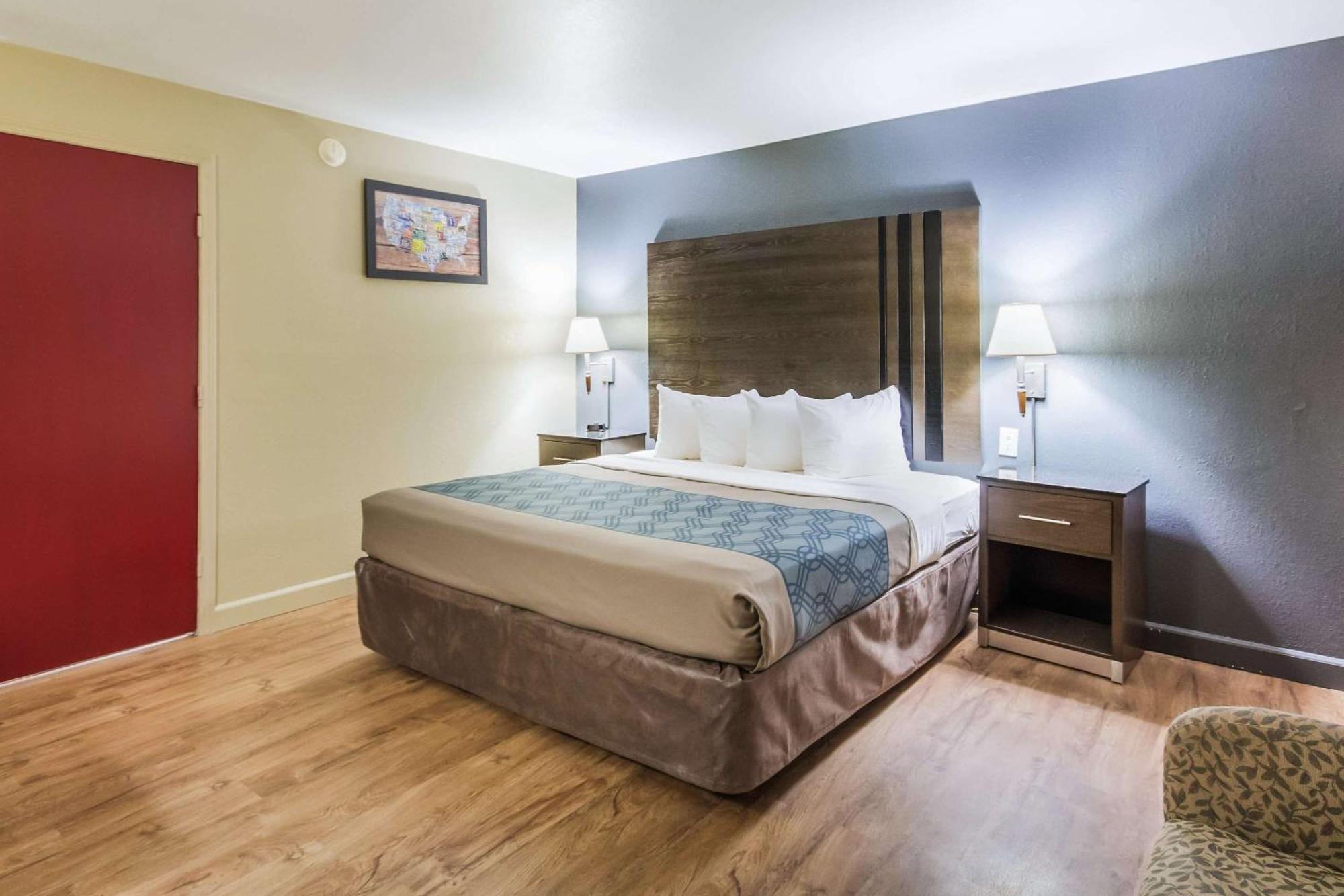 Econo Lodge Inn & Suites I-35 At Shawnee Mission Силвър Спринг Екстериор снимка