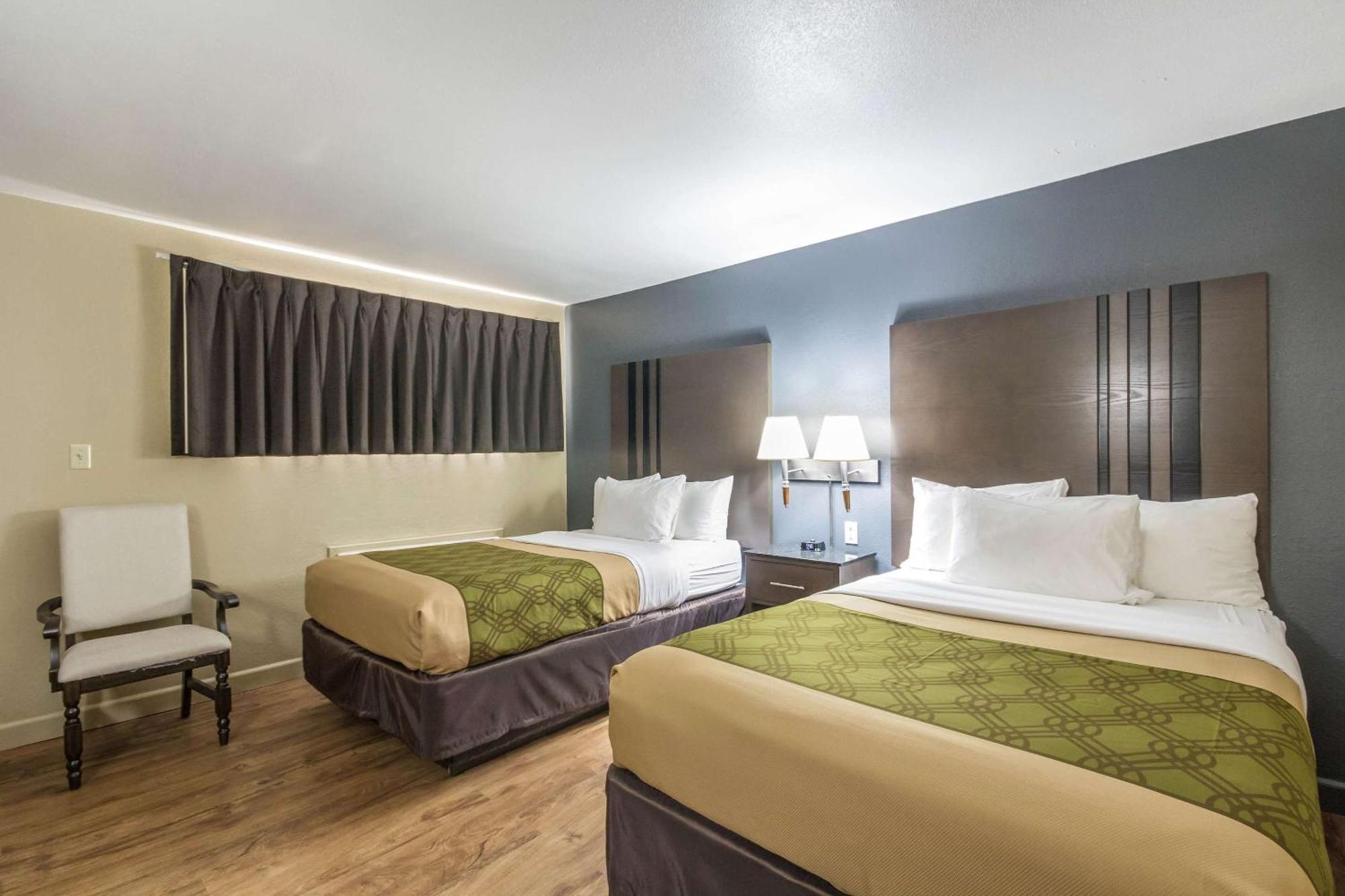 Econo Lodge Inn & Suites I-35 At Shawnee Mission Силвър Спринг Екстериор снимка