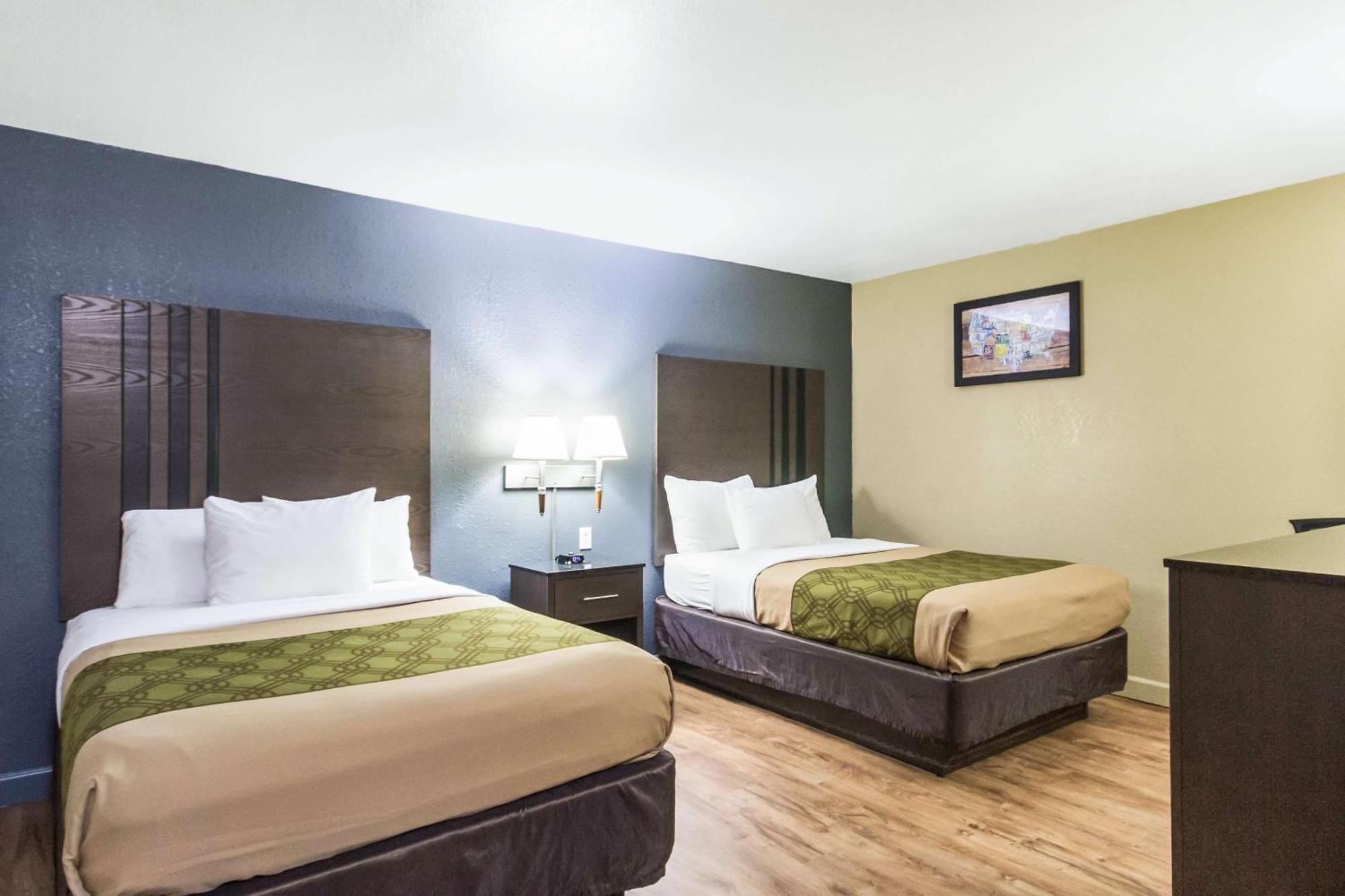 Econo Lodge Inn & Suites I-35 At Shawnee Mission Силвър Спринг Екстериор снимка