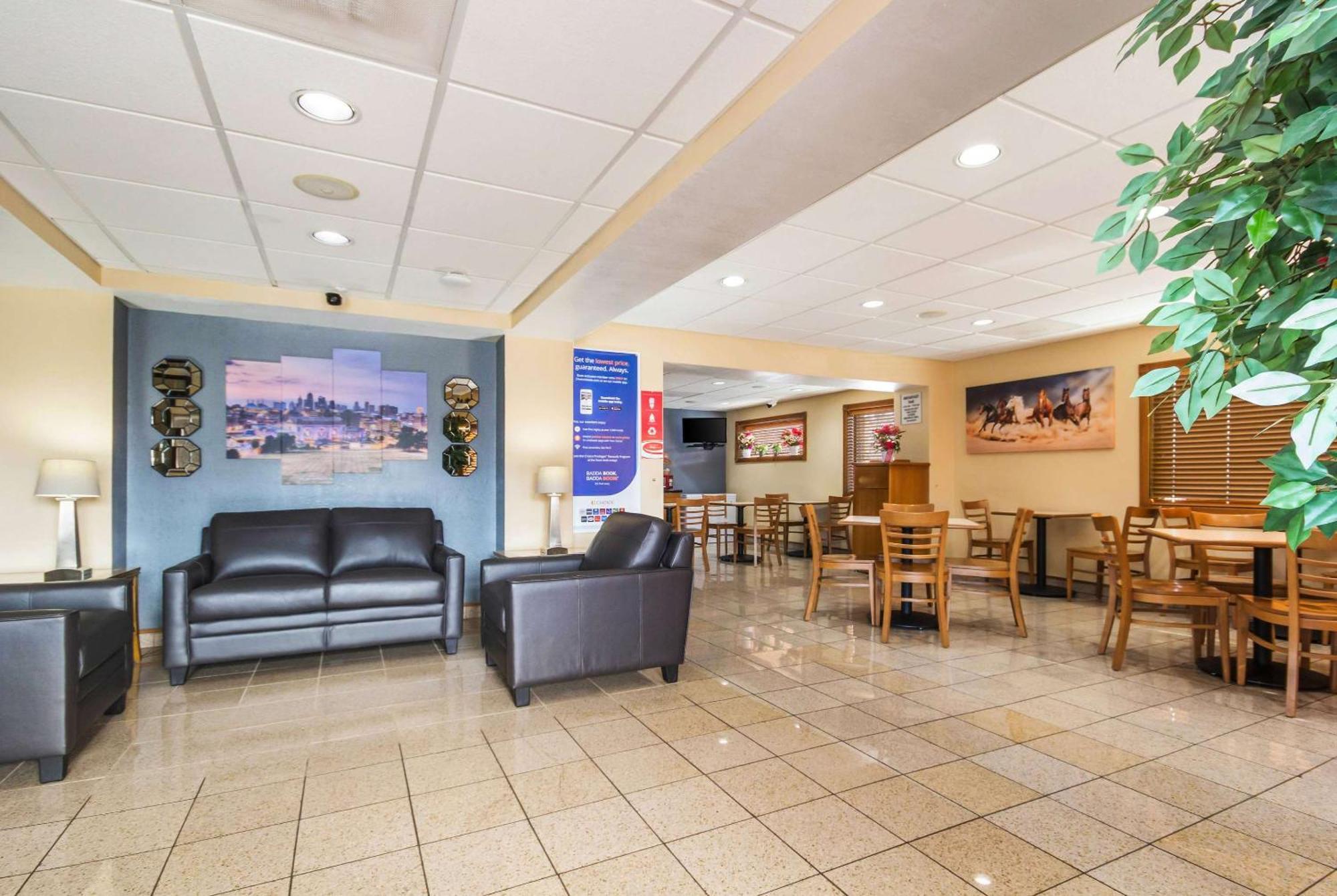 Econo Lodge Inn & Suites I-35 At Shawnee Mission Силвър Спринг Екстериор снимка
