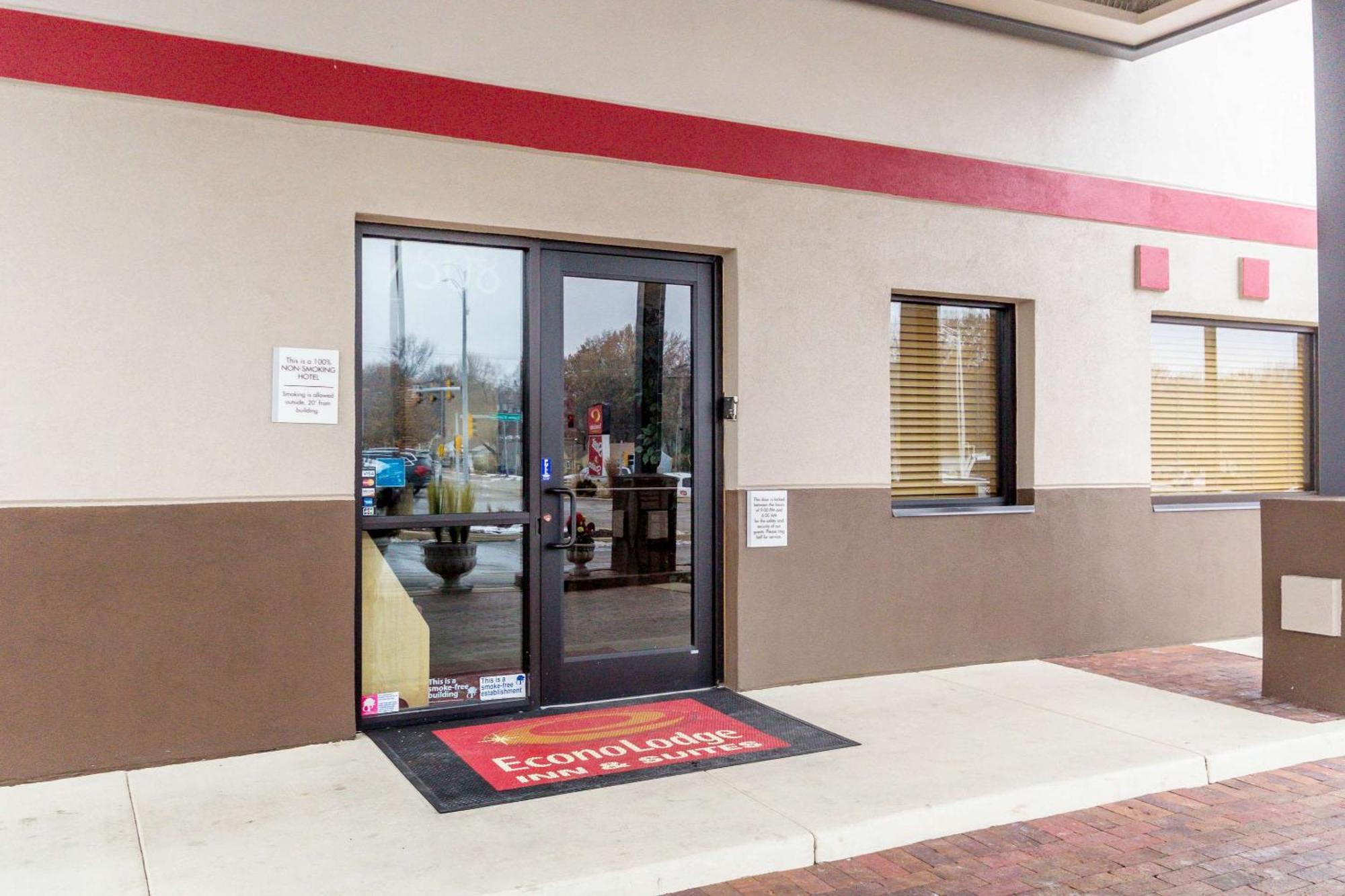 Econo Lodge Inn & Suites I-35 At Shawnee Mission Силвър Спринг Екстериор снимка