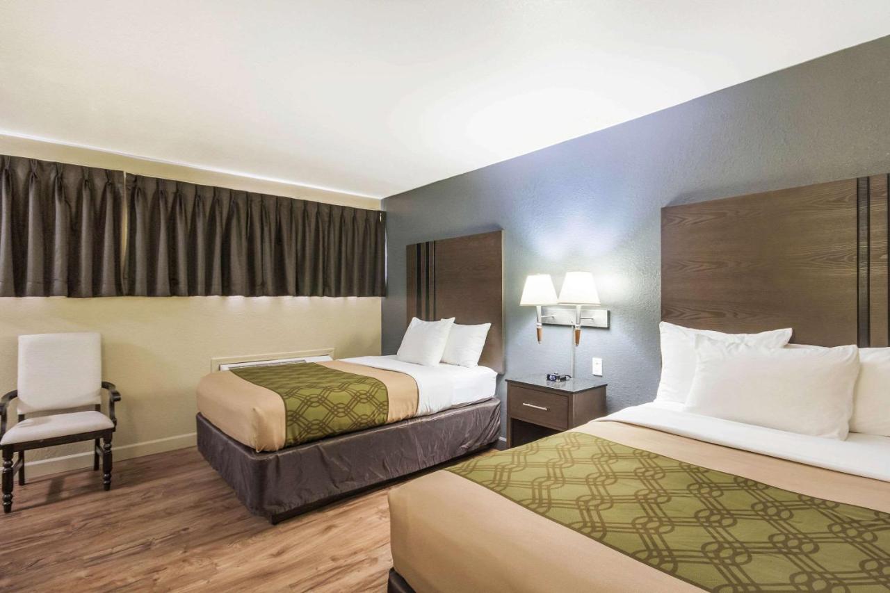 Econo Lodge Inn & Suites I-35 At Shawnee Mission Силвър Спринг Екстериор снимка